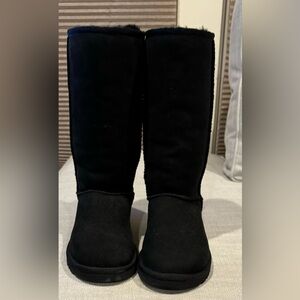 UGG Women's Classic Tall Boot, Size 5 in black